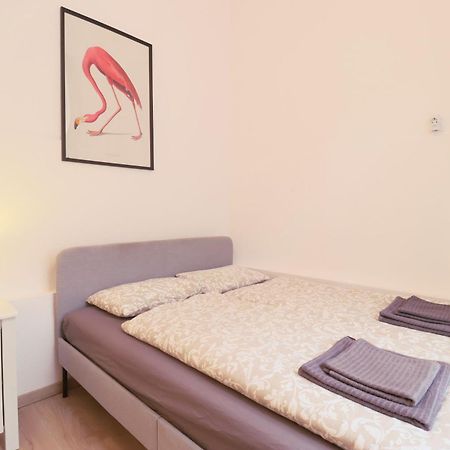 Joseph Boulevard Apartment - 3Bdr, 2Bath, 8Ppl Budapest Eksteriør billede