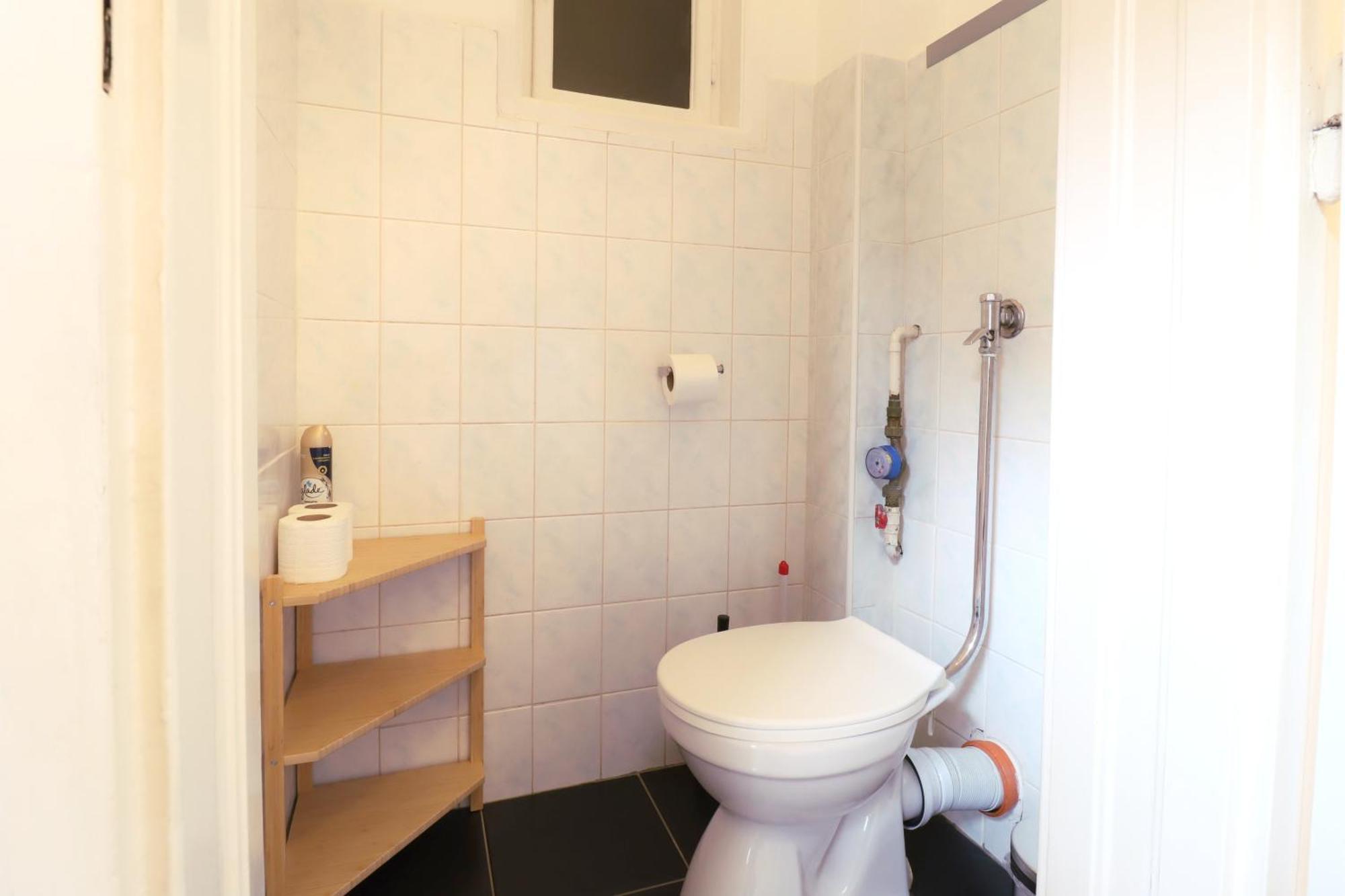 Joseph Boulevard Apartment - 3Bdr, 2Bath, 8Ppl Budapest Eksteriør billede